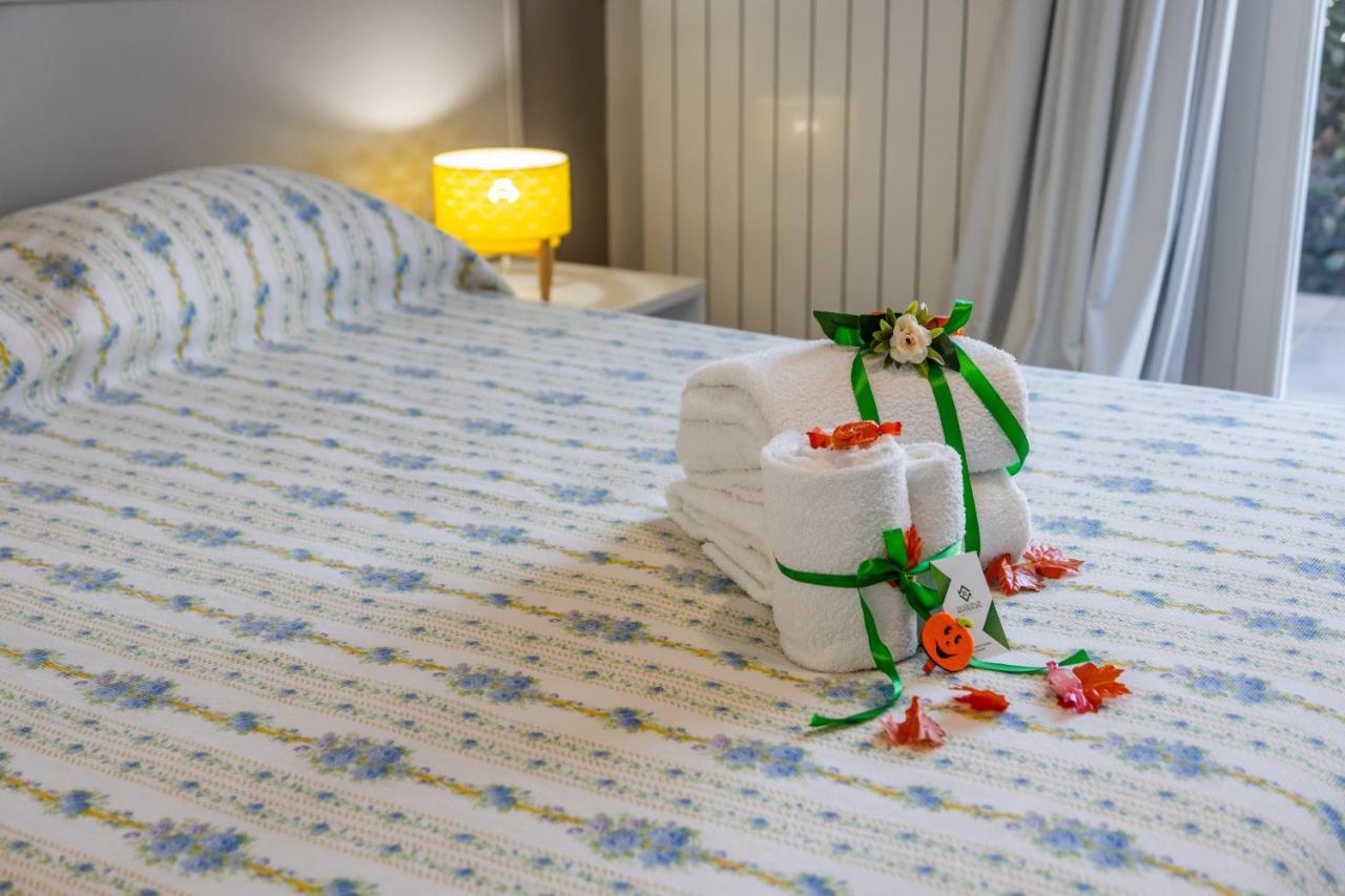 La Collina Di Montegrappa - Suites With Heated Private Pool - Suites With Shared Pool Tuglie Kültér fotó