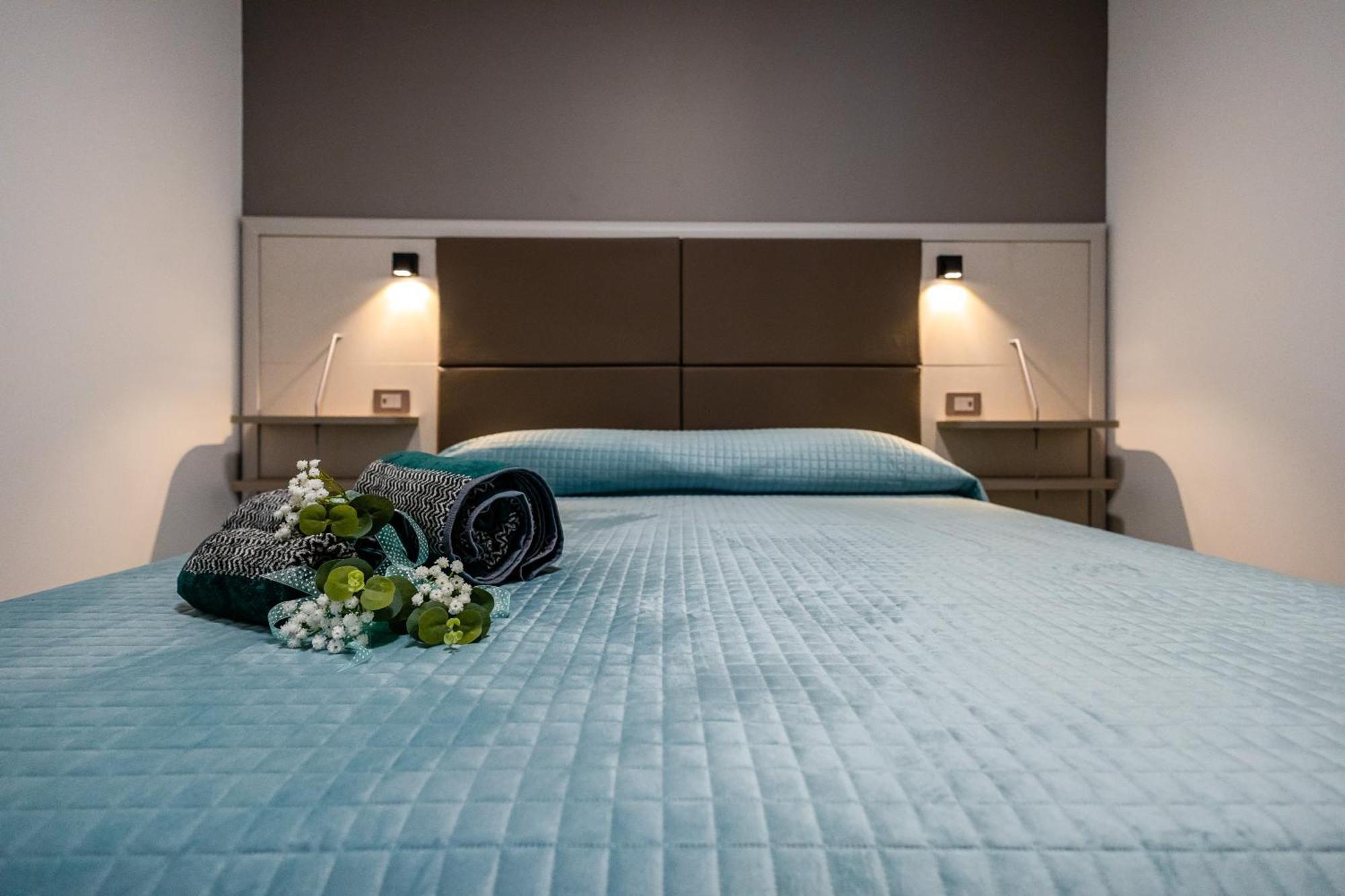 La Collina Di Montegrappa - Suites With Heated Private Pool - Suites With Shared Pool Tuglie Kültér fotó