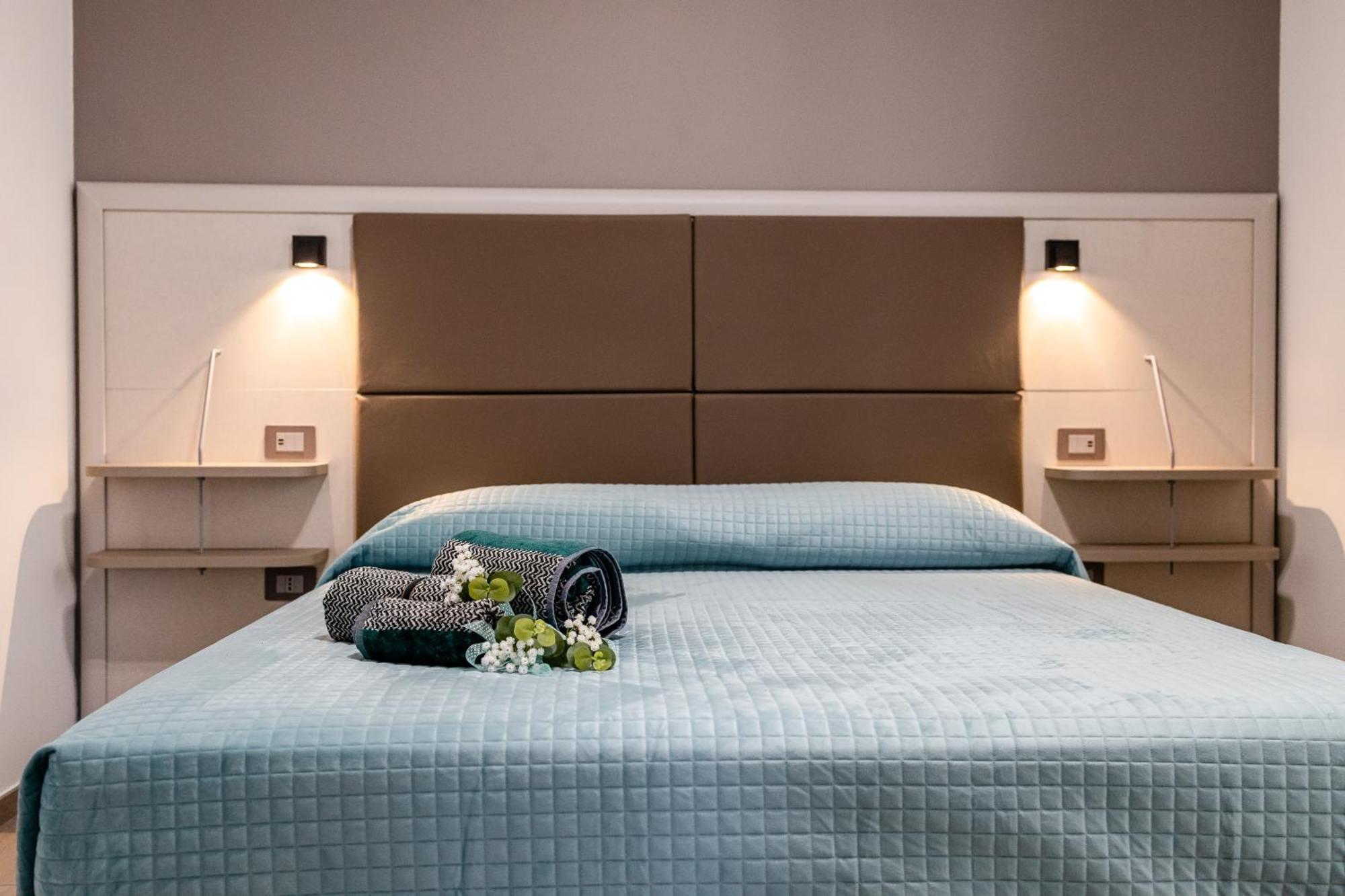 La Collina Di Montegrappa - Suites With Heated Private Pool - Suites With Shared Pool Tuglie Kültér fotó