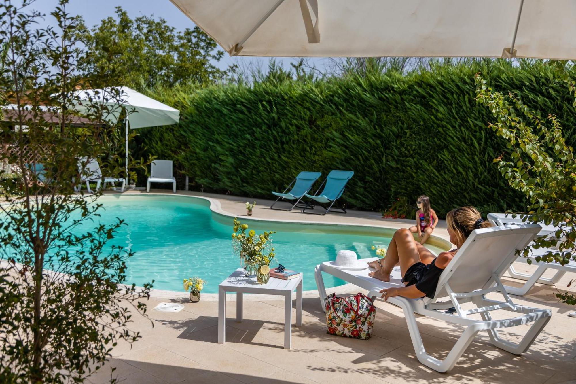 La Collina Di Montegrappa - Suites With Heated Private Pool - Suites With Shared Pool Tuglie Kültér fotó