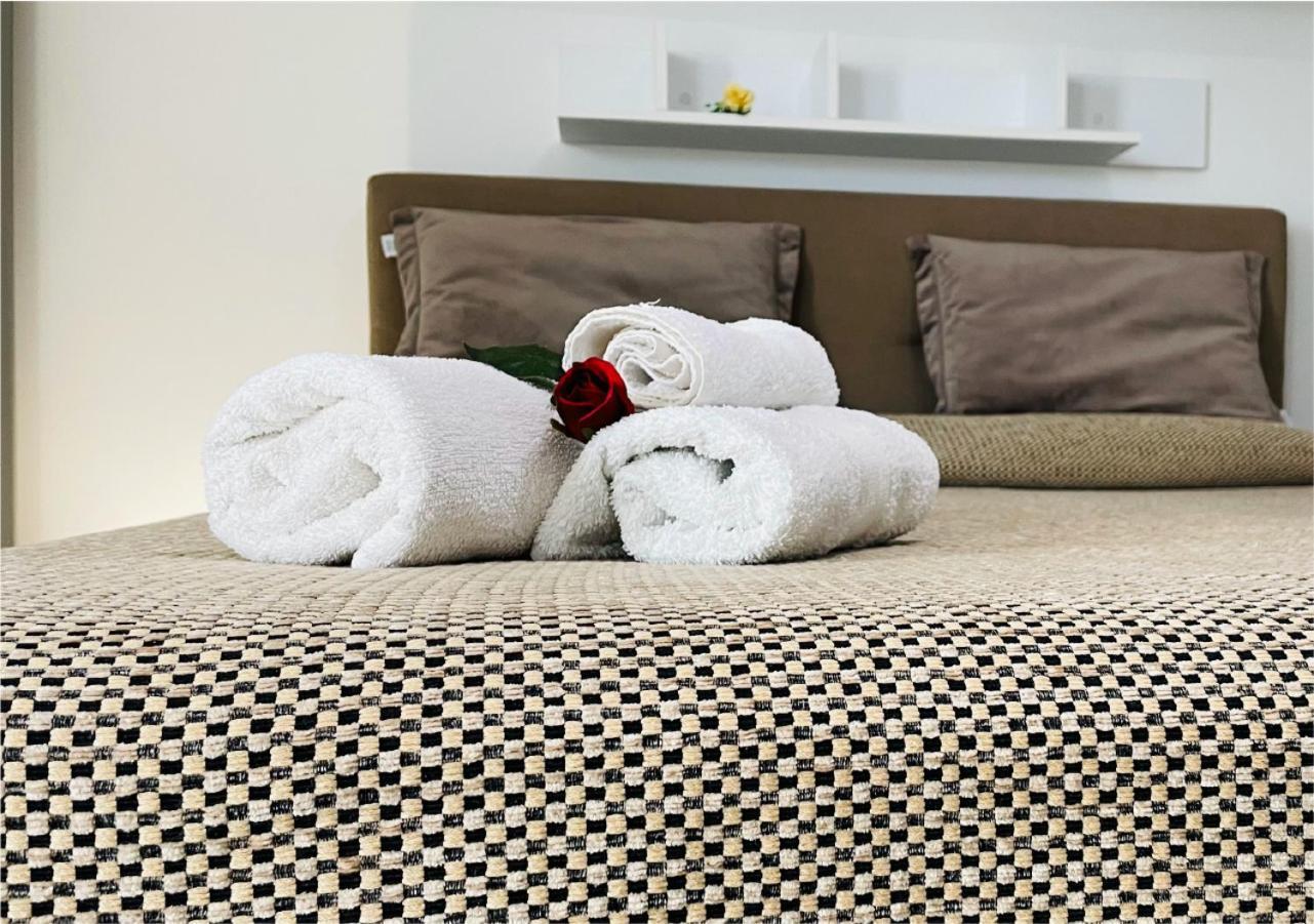 La Collina Di Montegrappa - Suites With Heated Private Pool - Suites With Shared Pool Tuglie Kültér fotó